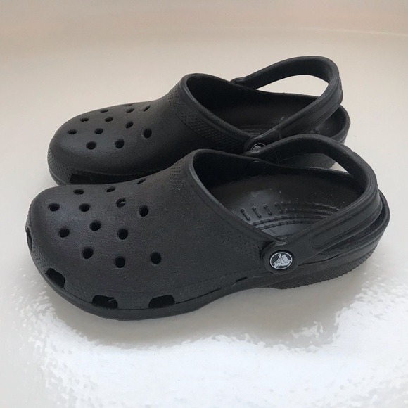 m8 w10 crocs size